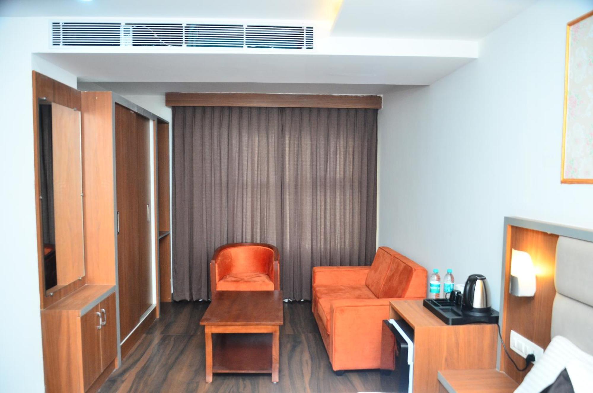 Hotel Eyrie Nest Bangalore Esterno foto