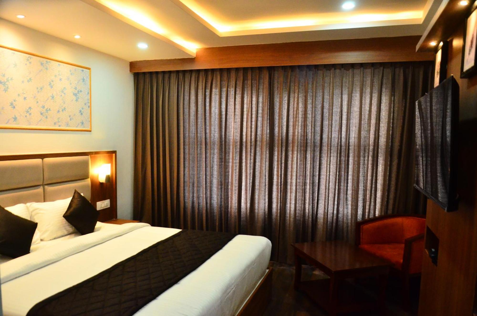 Hotel Eyrie Nest Bangalore Esterno foto