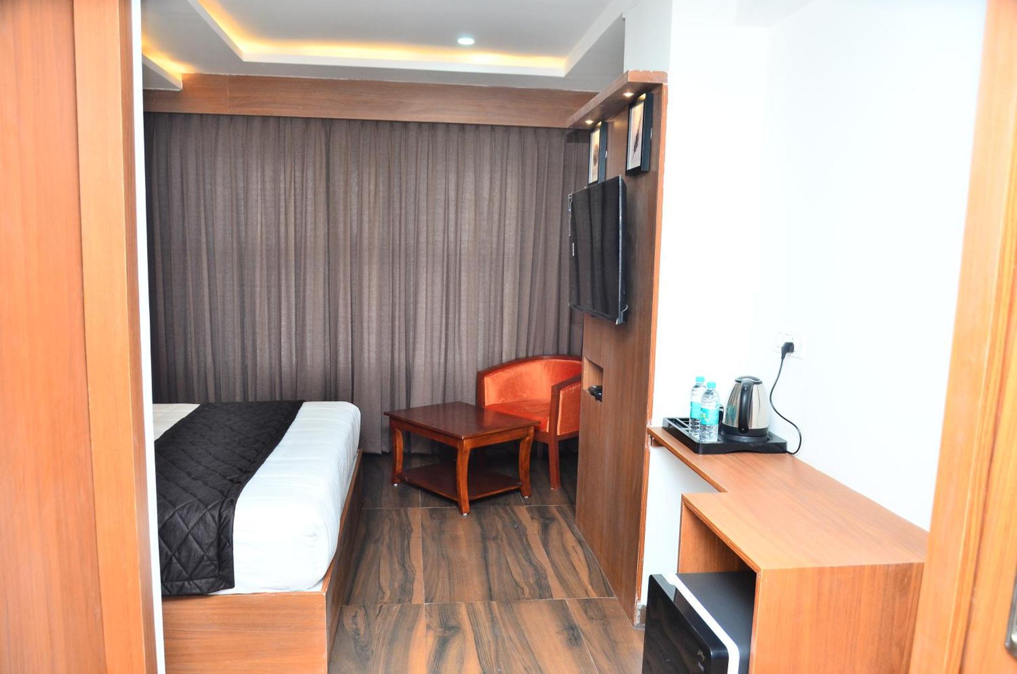 Hotel Eyrie Nest Bangalore Esterno foto